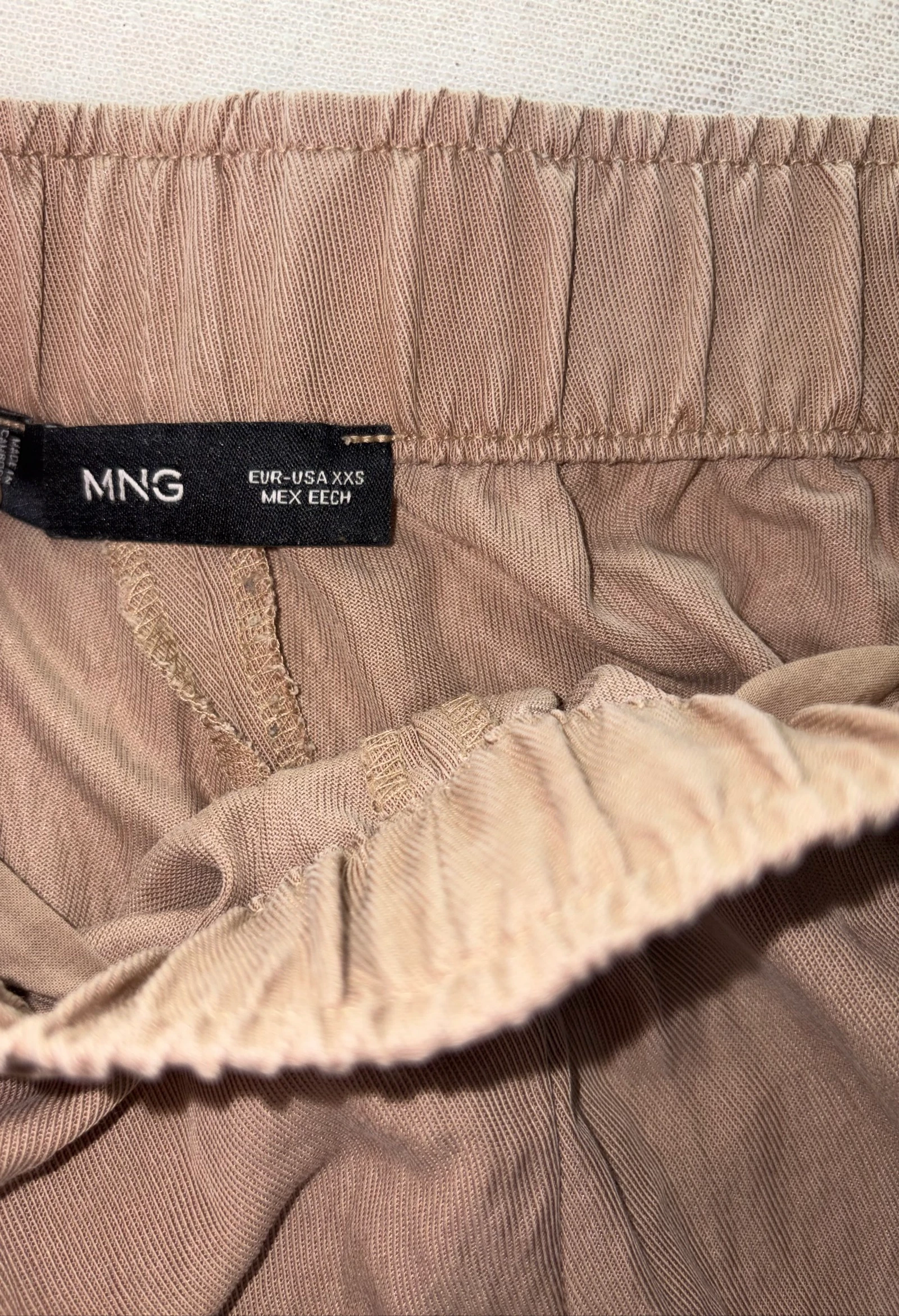 Pantalón fluido Mango beige – Talla XXS (convierte XS) – photo 3
